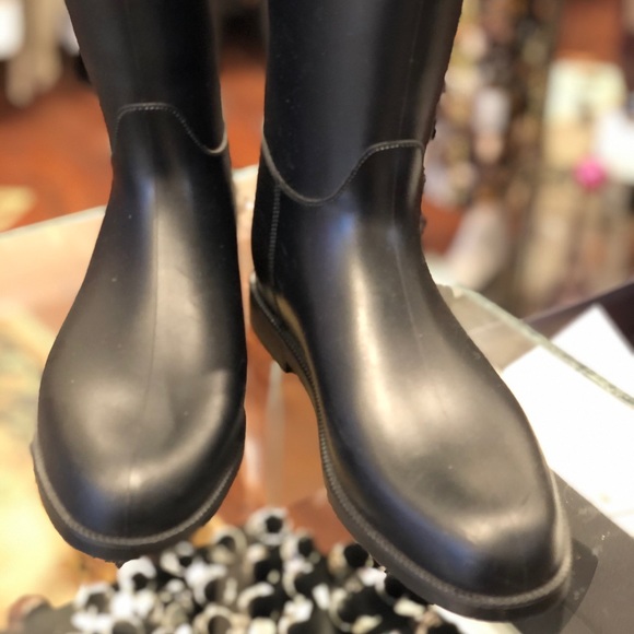 Burberry rain boots - Picture 2 of 7